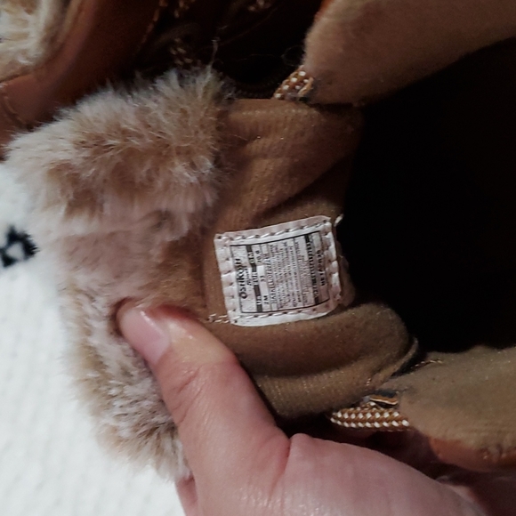 Osh Kosh fur trim boots - Picture 4 of 4